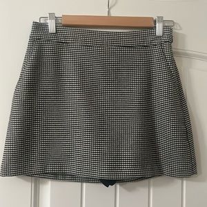 Abercrombie & Fitch houndstooth mini skort